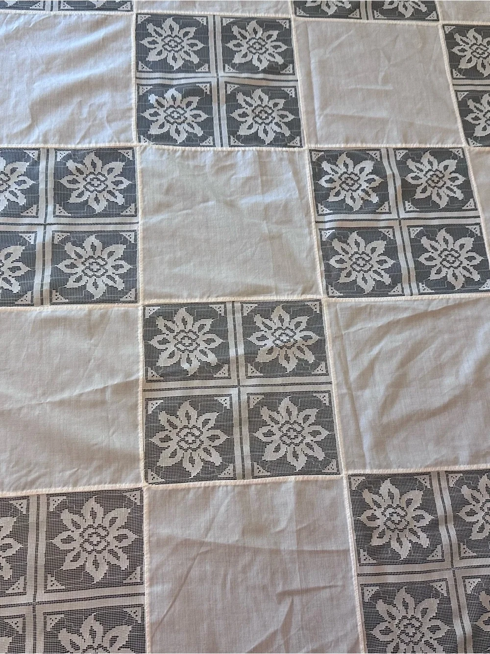 Vintage Lace Floral Plaid Oval Tablecloth 86x64 White Cottagecore